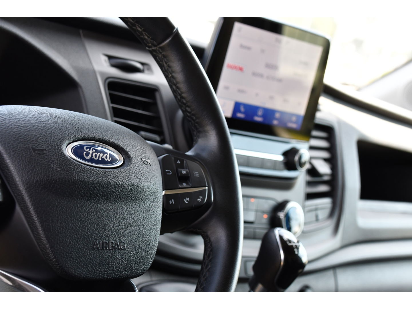 Ford Transit 2.0 TDCI L2H2 Raptor Edition Camera, Cruise, Carplay, 130pk, BLIS, Sensoren, Multimedia, Uniek!