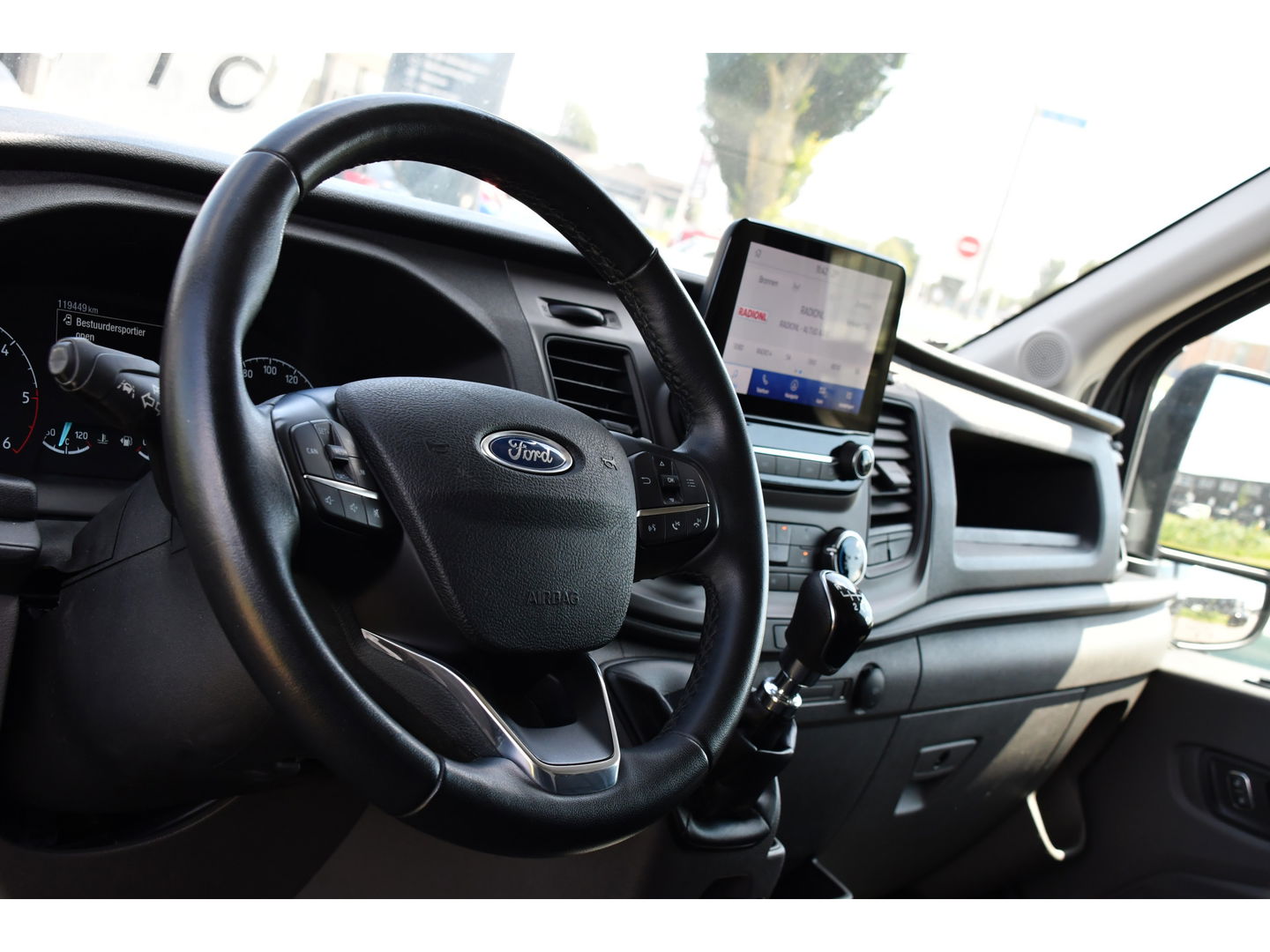 Ford Transit 2.0 TDCI L2H2 Raptor Edition Camera, Cruise, Carplay, 130pk, BLIS, Sensoren, Multimedia, Uniek!