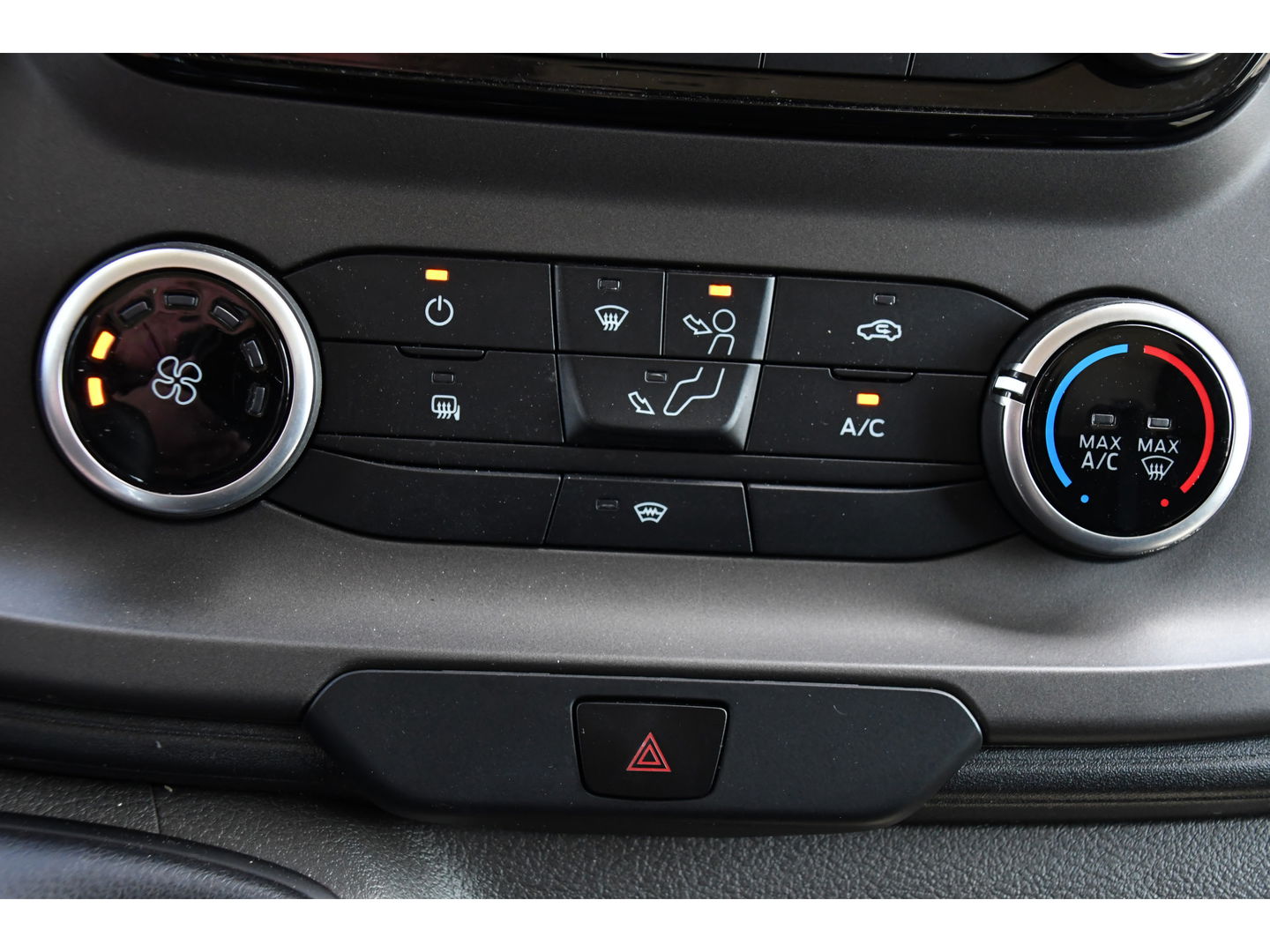 Ford Transit 2.0 TDCI L2H2 Raptor Edition Camera, Cruise, Carplay, 130pk, BLIS, Sensoren, Multimedia, Uniek!