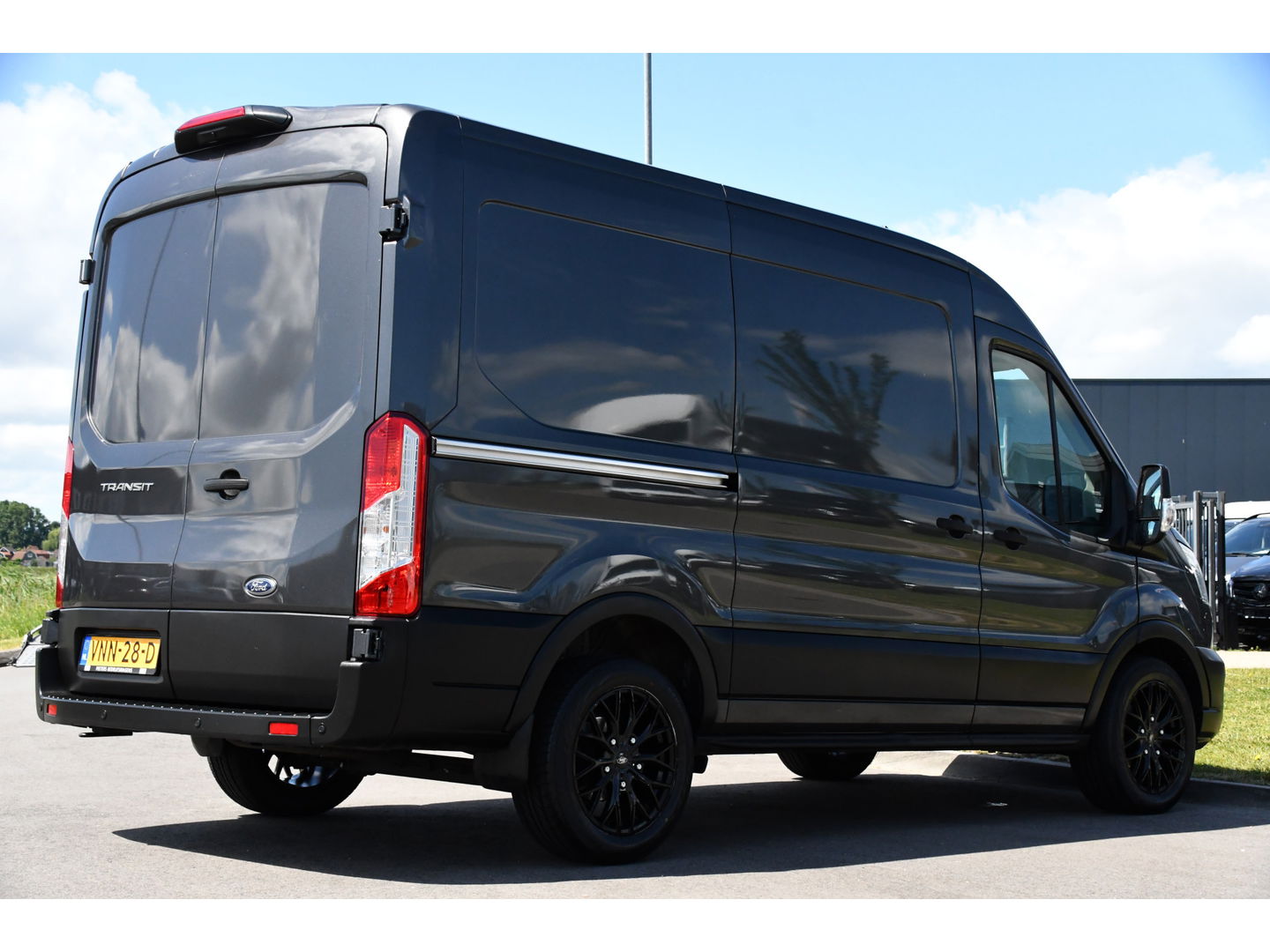 Ford Transit 2.0 TDCI L2H2 Raptor Edition Camera, Cruise, Carplay, 130pk, BLIS, Sensoren, Multimedia, Uniek!