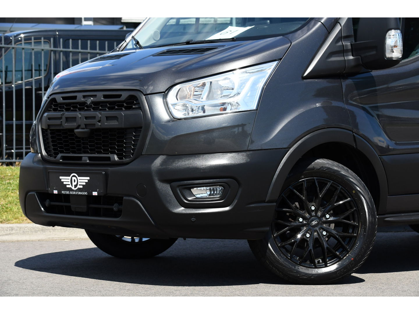 Ford Transit 2.0 TDCI L2H2 Raptor Edition Camera, Cruise, Carplay, 130pk, BLIS, Sensoren, Multimedia, Uniek!
