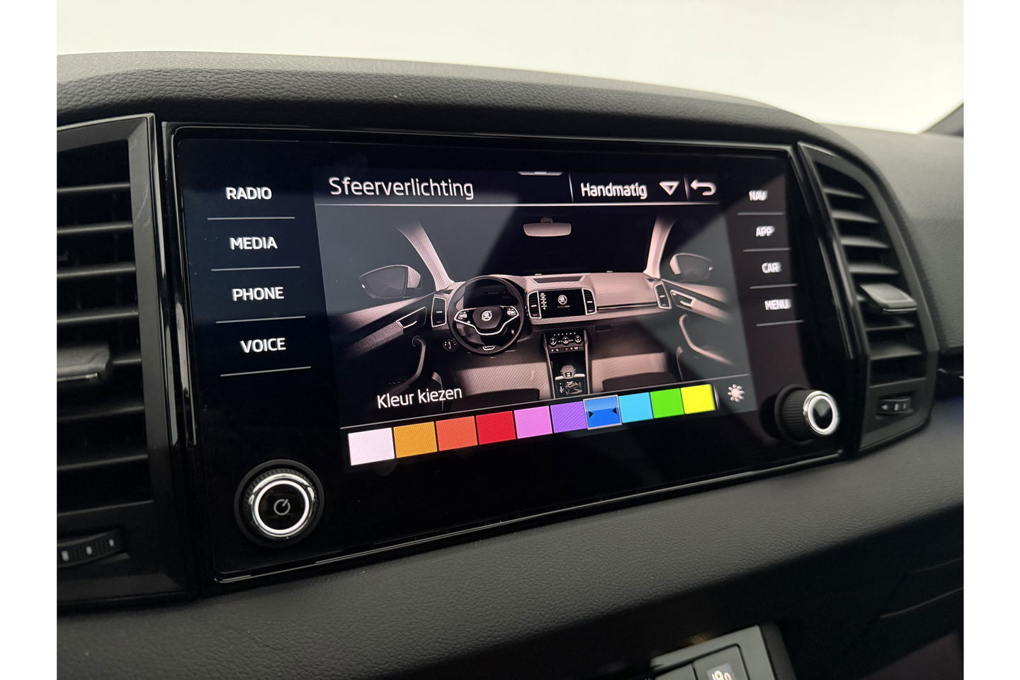 Škoda Karoq 1.5 TSI ACT 150PK Sportline Pano Sfeer Carplay Virtual Camera LED Clima Cruise Navi PDC 19''LMV