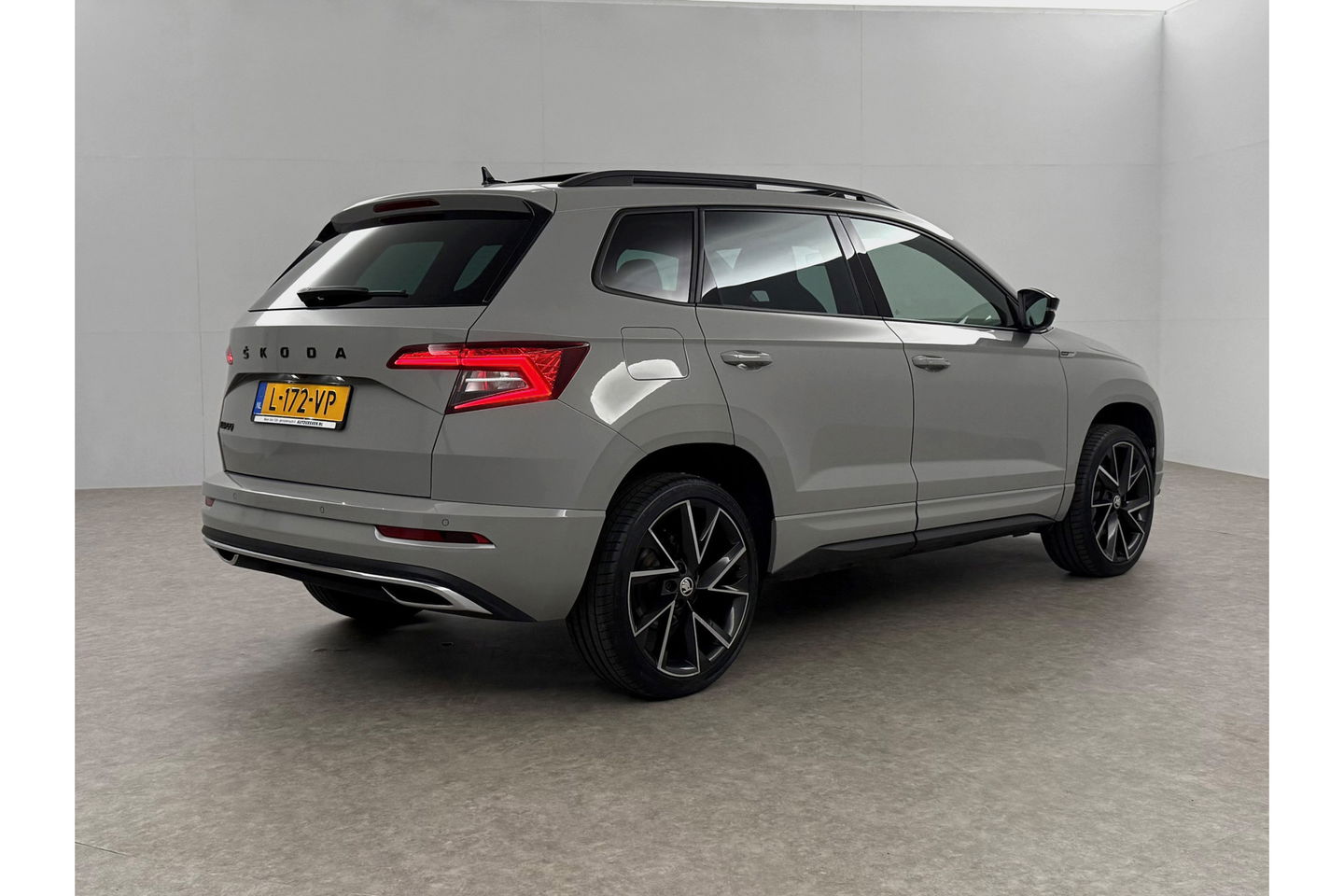 Škoda Karoq 1.5 TSI ACT 150PK Sportline Pano Sfeer Carplay Virtual Camera LED Clima Cruise Navi PDC 19''LMV