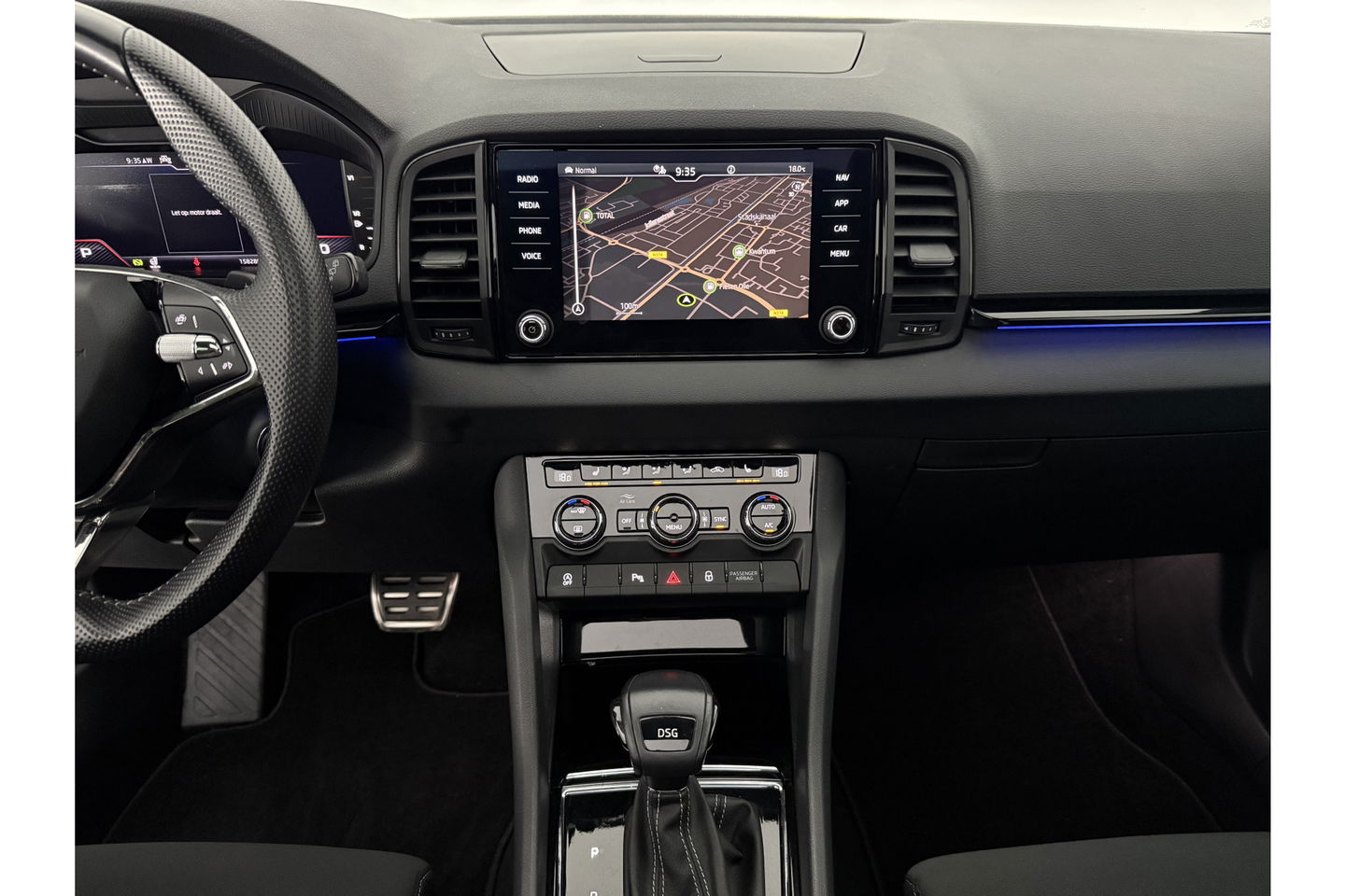 Škoda Karoq 1.5 TSI ACT 150PK Sportline Pano Sfeer Carplay Virtual Camera LED Clima Cruise Navi PDC 19''LMV