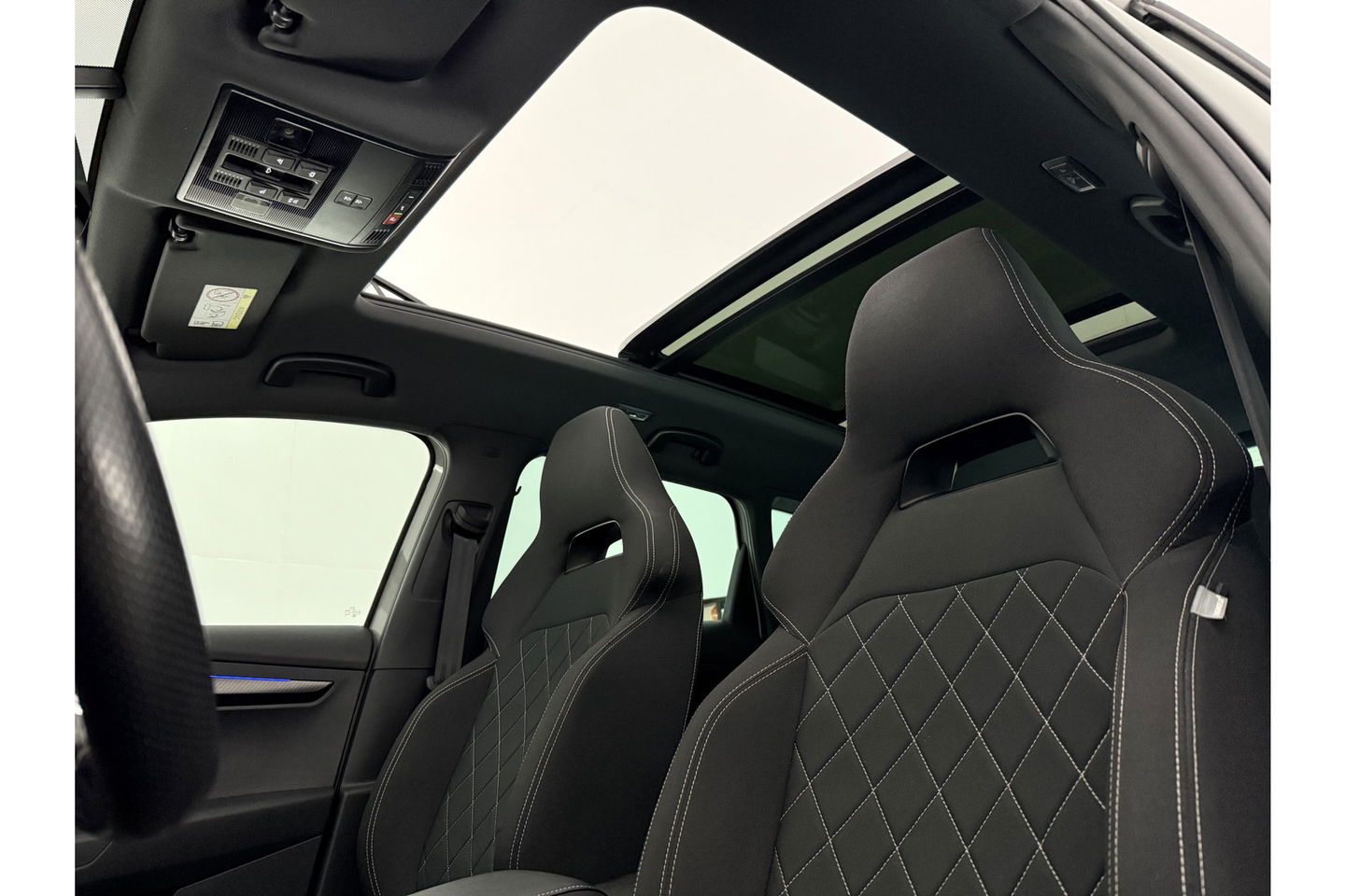 Škoda Karoq 1.5 TSI ACT 150PK Sportline Pano Sfeer Carplay Virtual Camera LED Clima Cruise Navi PDC 19''LMV