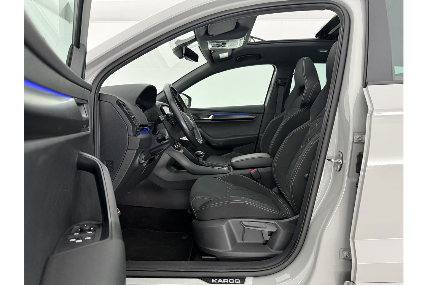 Škoda Karoq 1.5 TSI ACT 150PK Sportline Pano Sfeer Carplay Virtual Camera LED Clima Cruise Navi PDC 19''LMV