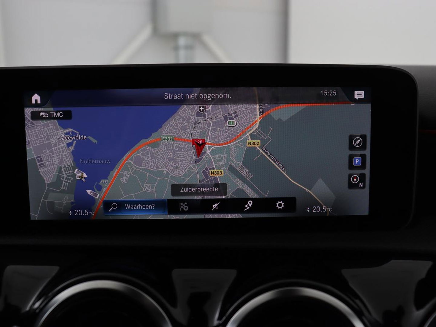 Mercedes-Benz A-Klasse 180 AMG Night Upgrade | Camera | Widescreen | Stoelverwarming | Full LED | Park Assist | Navigatie | Alcantara