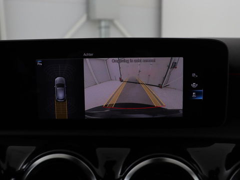 Mercedes-Benz A-Klasse 180 AMG Night Upgrade | Camera | Widescreen | Stoelverwarming | Full LED | Park Assist | Navigatie | Alcantara