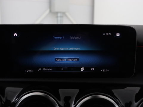 Mercedes-Benz A-Klasse 180 AMG Night Upgrade | Camera | Widescreen | Stoelverwarming | Full LED | Park Assist | Navigatie | Alcantara