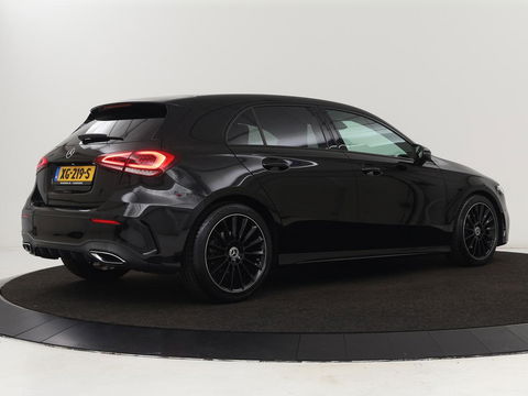 Mercedes-Benz A-Klasse 180 AMG Night Upgrade | Camera | Widescreen | Stoelverwarming | Full LED | Park Assist | Navigatie | Alcantara