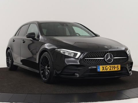 Mercedes-Benz A-Klasse 180 AMG Night Upgrade | Camera | Widescreen | Stoelverwarming | Full LED | Park Assist | Navigatie | Alcantara