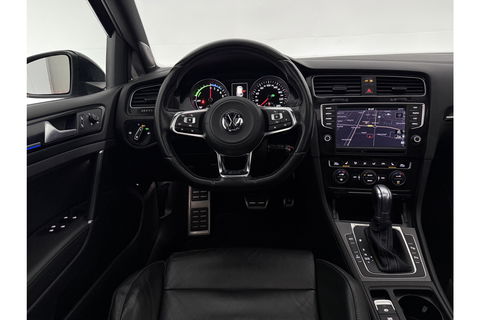 Volkswagen Golf 1.4 TSI GTE 225PK Pano Camera LED Clima Cruise Leder Sfeer Navi 19"LMV PDC