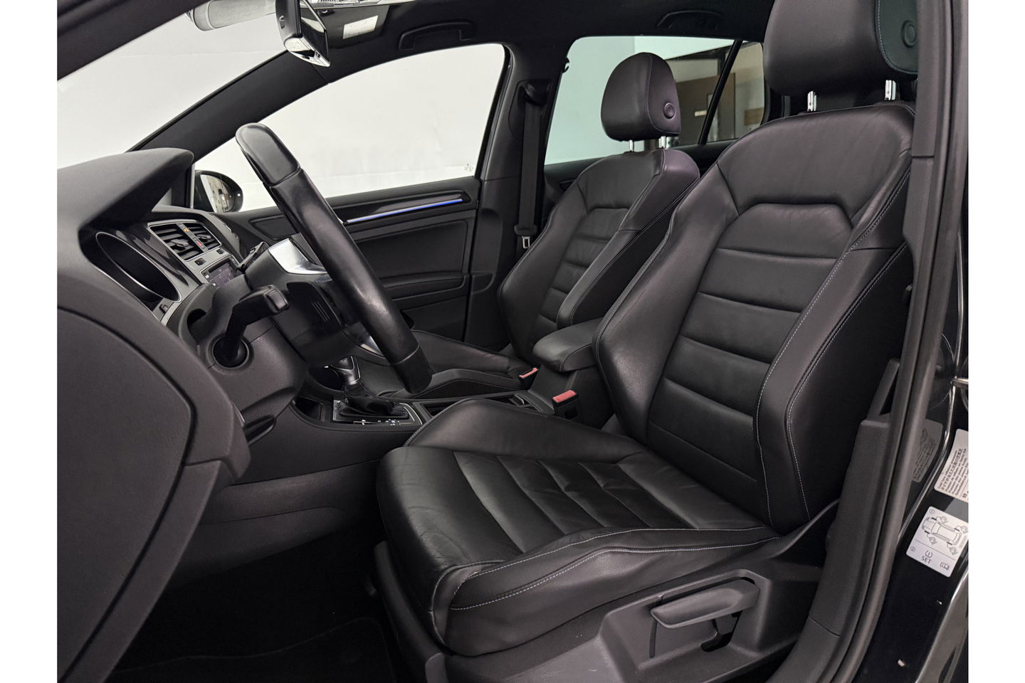 Volkswagen Golf 1.4 TSI GTE 225PK Pano Camera LED Clima Cruise Leder Sfeer Navi 19"LMV PDC