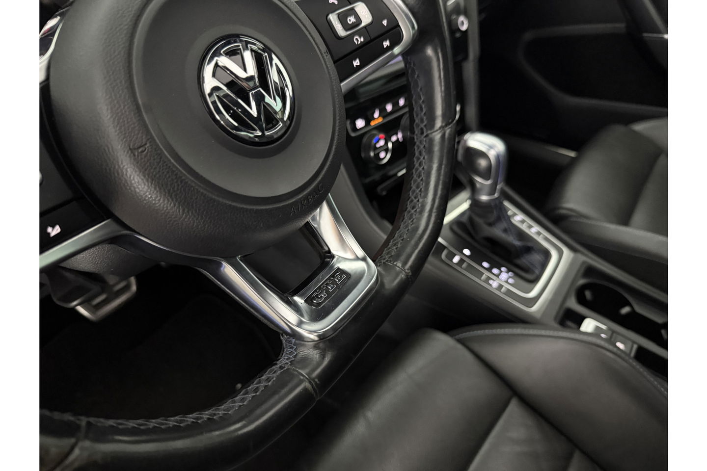 Volkswagen Golf 1.4 TSI GTE 225PK Pano Camera LED Clima Cruise Leder Sfeer Navi 19"LMV PDC
