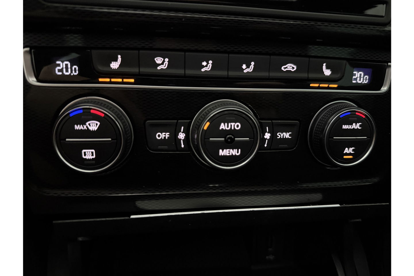 Volkswagen Golf 1.4 TSI GTE 225PK Pano Camera LED Clima Cruise Leder Sfeer Navi 19"LMV PDC