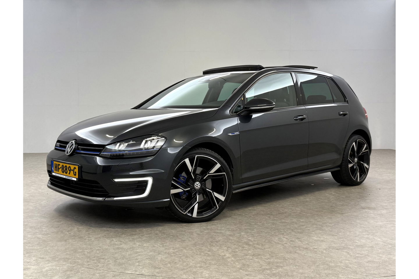 Volkswagen Golf 1.4 TSI GTE 225PK Pano Camera LED Clima Cruise Leder Sfeer Navi 19"LMV PDC