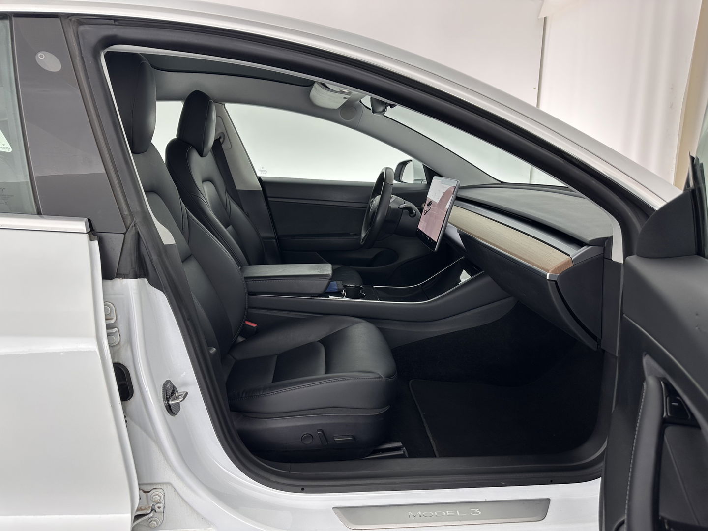 Tesla Model 3 Standard RWD Plus 60 kWh [ 3-Fase ] (INCL-BTW) Aut. *PANO | AUTO-PILOT | LUXURY-LEATHER | KEYLESS | FULL-LED | MEMORY-PACK | SURROUND-VIEW | DAB | CARPLAY | DIGI-COCKPIT | LANE-ASSIST | COMFORT-SEATS | 18"ALU*