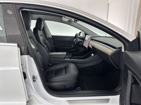 Tesla Model 3 Standard RWD Plus 60 kWh [ 3-Fase ] (INCL-BTW) Aut. *PANO | AUTO-PILOT | LUXURY-LEATHER | KEYLESS | FULL-LED | MEMORY-PACK | SURROUND-VIEW | DAB | CARPLAY | DIGI-COCKPIT | LANE-ASSIST | COMFORT-SEATS | 18"ALU*