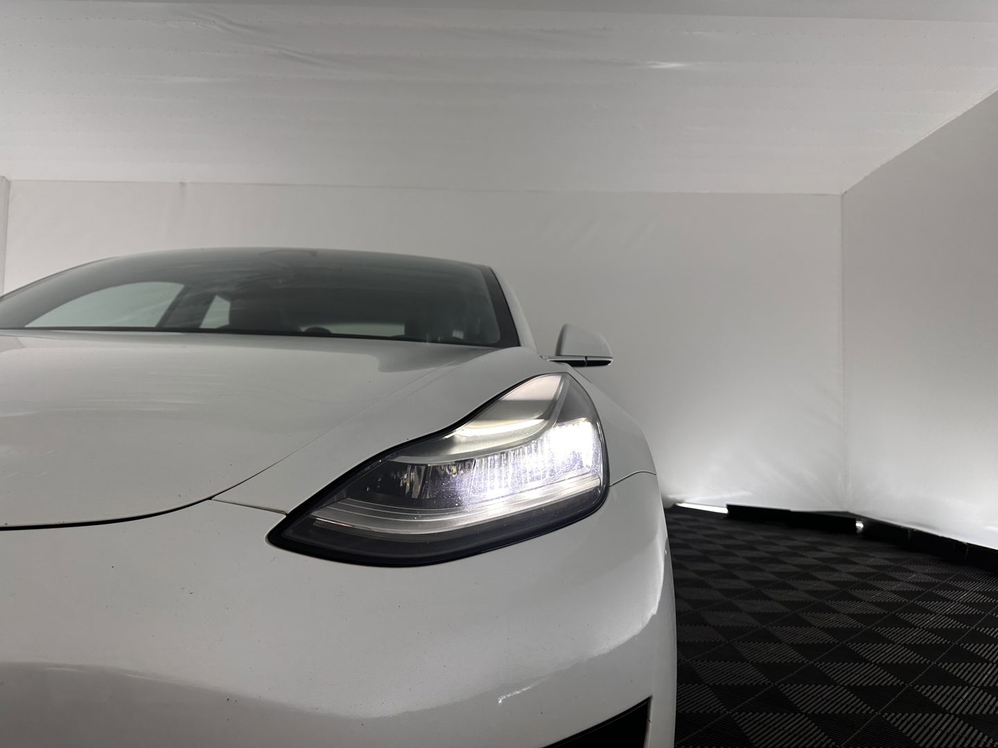 Tesla Model 3 Standard RWD Plus 60 kWh [ 3-Fase ] (INCL-BTW) Aut. *PANO | AUTO-PILOT | LUXURY-LEATHER | KEYLESS | FULL-LED | MEMORY-PACK | SURROUND-VIEW | DAB | CARPLAY | DIGI-COCKPIT | LANE-ASSIST | COMFORT-SEATS | 18"ALU*