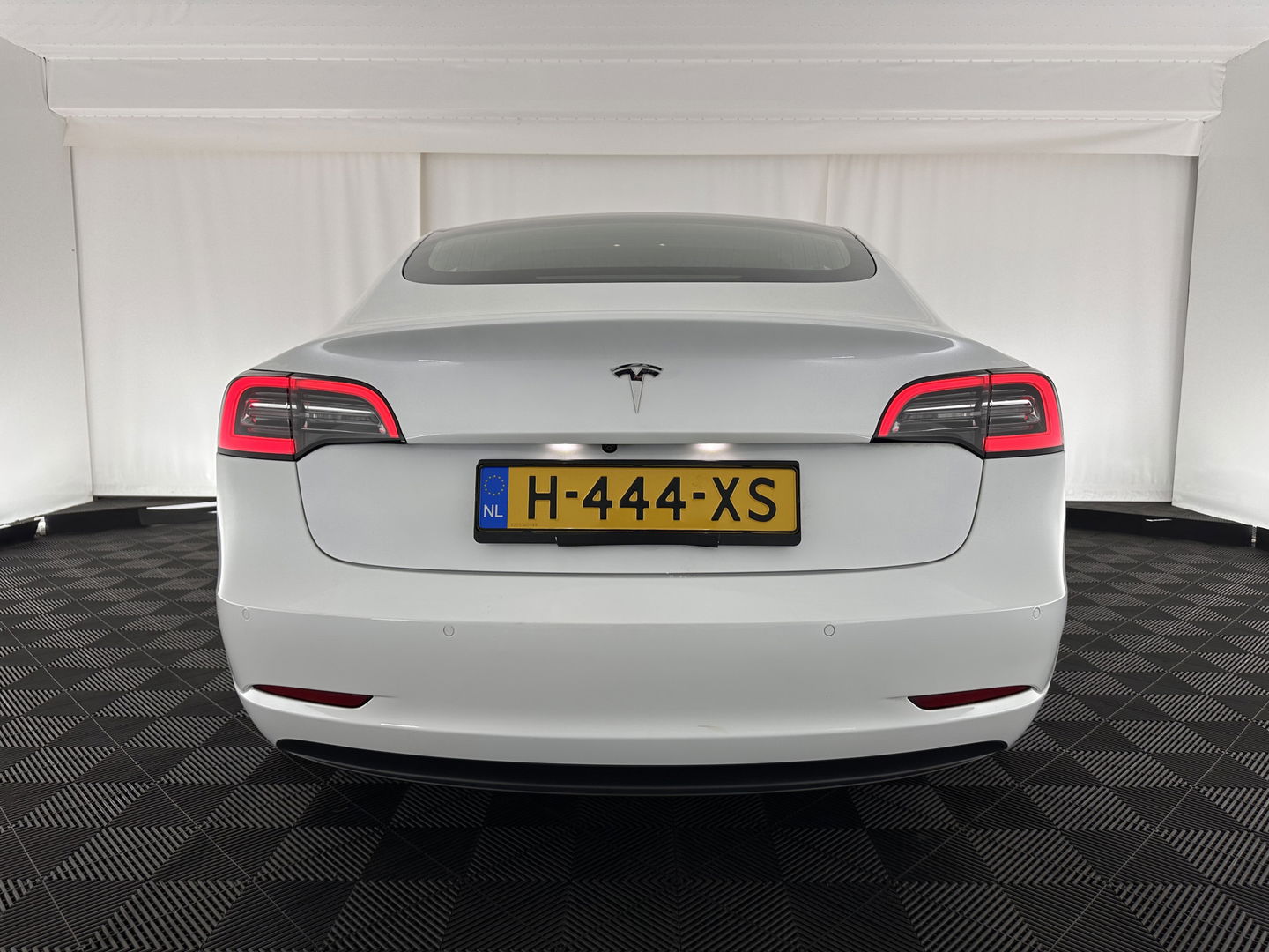 Tesla Model 3 Standard RWD Plus 60 kWh [ 3-Fase ] (INCL-BTW) Aut. *PANO | AUTO-PILOT | LUXURY-LEATHER | KEYLESS | FULL-LED | MEMORY-PACK | SURROUND-VIEW | DAB | CARPLAY | DIGI-COCKPIT | LANE-ASSIST | COMFORT-SEATS | 18"ALU*