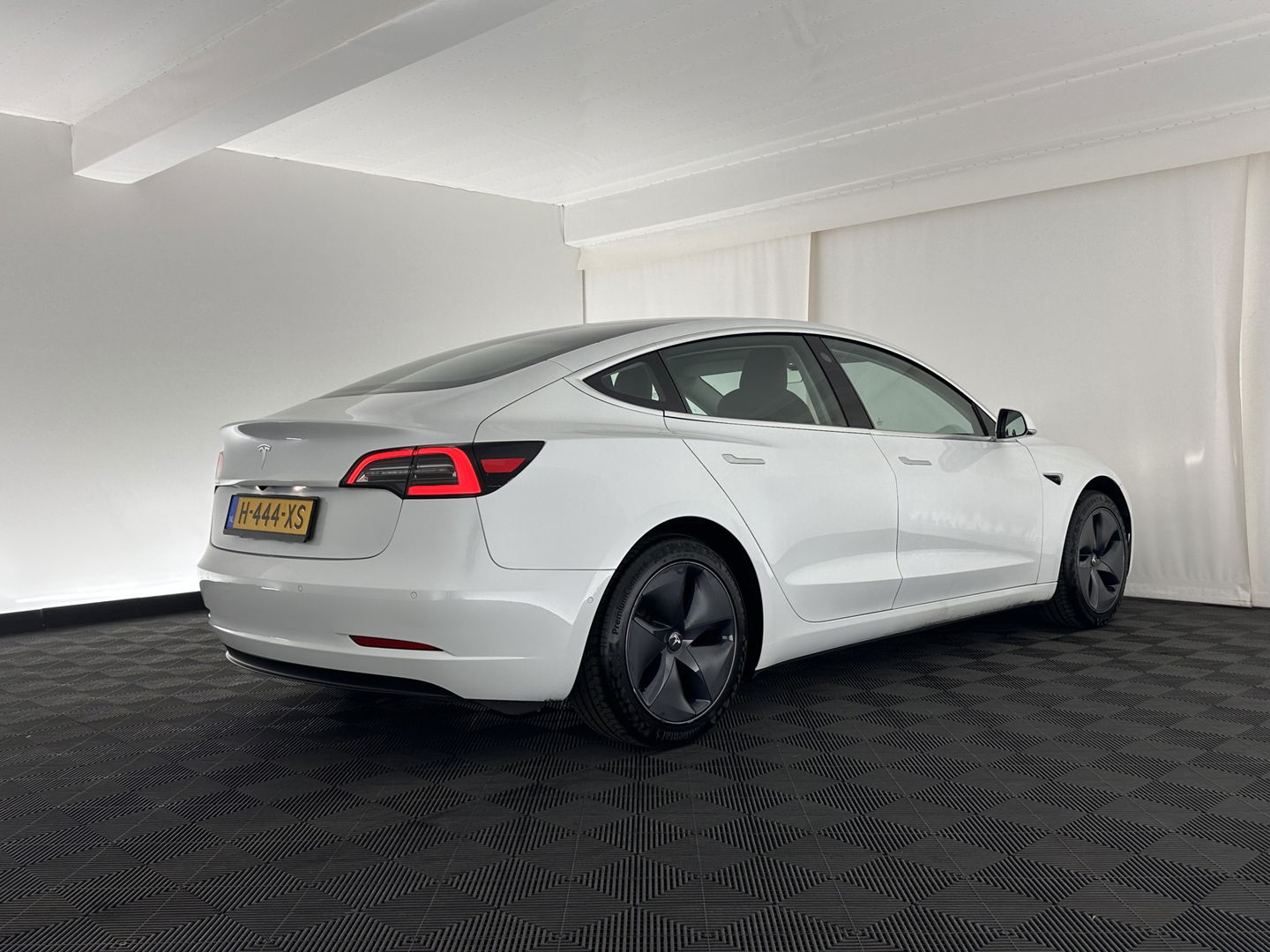 Tesla Model 3 Standard RWD Plus 60 kWh [ 3-Fase ] (INCL-BTW) Aut. *PANO | AUTO-PILOT | LUXURY-LEATHER | KEYLESS | FULL-LED | MEMORY-PACK | SURROUND-VIEW | DAB | CARPLAY | DIGI-COCKPIT | LANE-ASSIST | COMFORT-SEATS | 18"ALU*