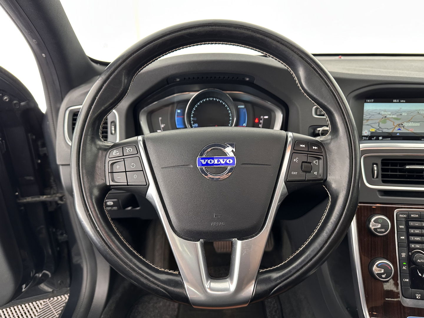 Volvo V60 2.4 D6 AWD Plug-In Hybrid Summum AIRCO DEFECT Aut. *PANO | LUXURY-LEATHER | XENON | MEMORY-PACK | COMFORT/HEATED-SEATS | NAVI-FULLMAP | CAMERA | ECC | PDC | CRUISE | 17''ALU*