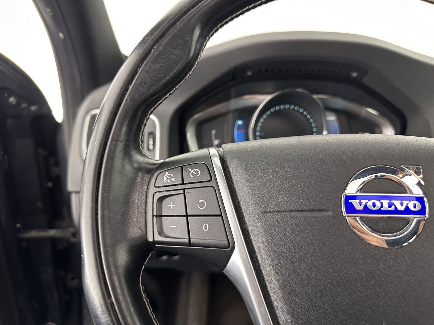 Volvo V60 2.4 D6 AWD Plug-In Hybrid Summum AIRCO DEFECT Aut. *PANO | LUXURY-LEATHER | XENON | MEMORY-PACK | COMFORT/HEATED-SEATS | NAVI-FULLMAP | CAMERA | ECC | PDC | CRUISE | 17''ALU*