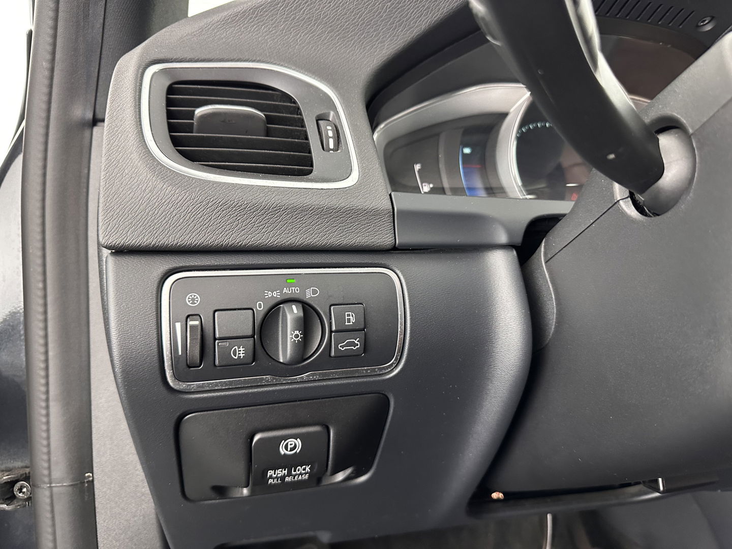 Volvo V60 2.4 D6 AWD Plug-In Hybrid Summum AIRCO DEFECT Aut. *PANO | LUXURY-LEATHER | XENON | MEMORY-PACK | COMFORT/HEATED-SEATS | NAVI-FULLMAP | CAMERA | ECC | PDC | CRUISE | 17''ALU*