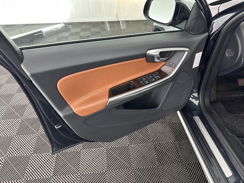 Volvo V60 2.4 D6 AWD Plug-In Hybrid Summum AIRCO DEFECT Aut. *PANO | LUXURY-LEATHER | XENON | MEMORY-PACK | COMFORT/HEATED-SEATS | NAVI-FULLMAP | CAMERA | ECC | PDC | CRUISE | 17''ALU*