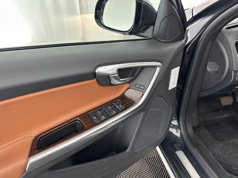 Volvo V60 2.4 D6 AWD Plug-In Hybrid Summum AIRCO DEFECT Aut. *PANO | LUXURY-LEATHER | XENON | MEMORY-PACK | COMFORT/HEATED-SEATS | NAVI-FULLMAP | CAMERA | ECC | PDC | CRUISE | 17''ALU*