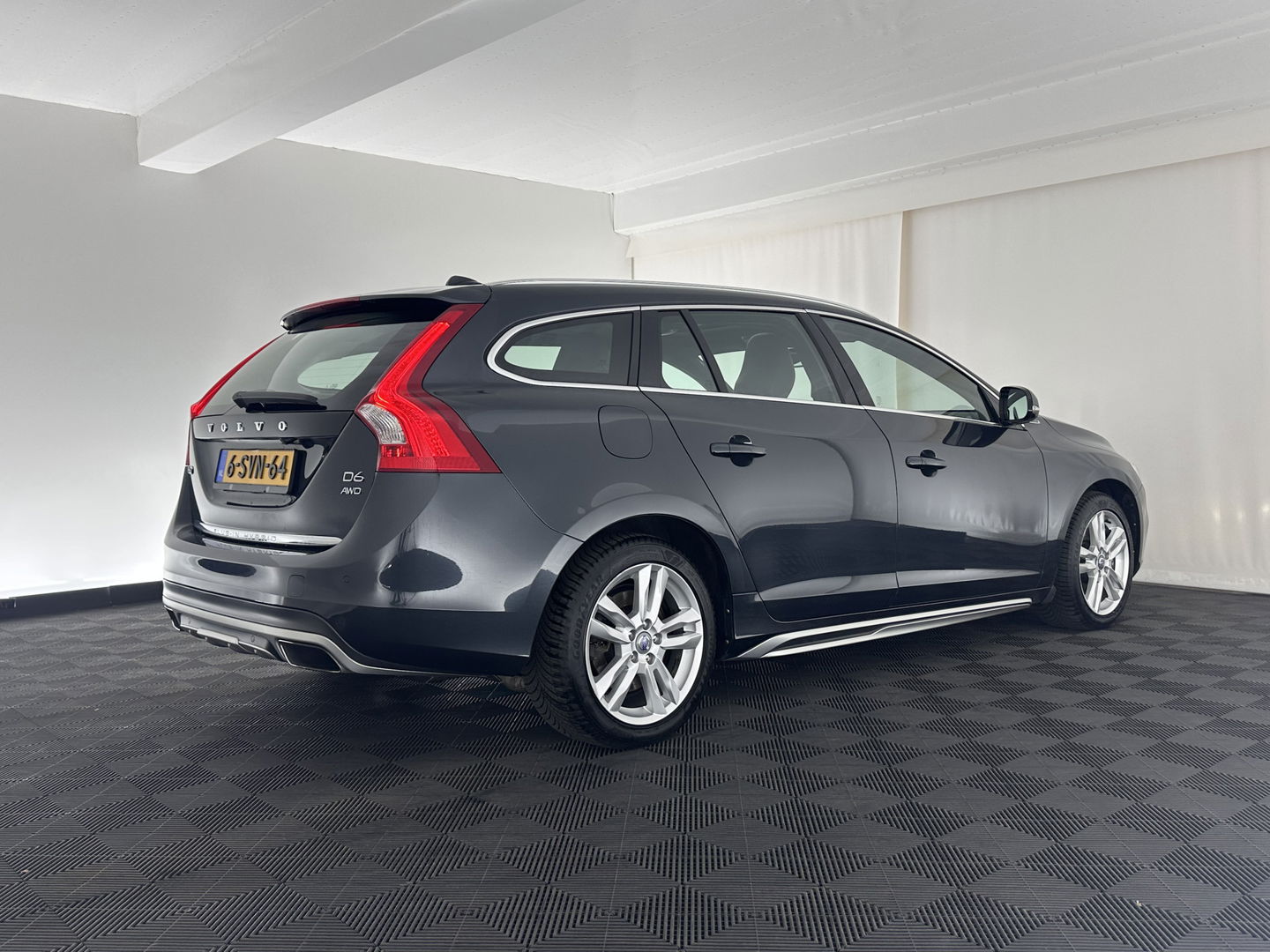 Volvo V60 2.4 D6 AWD Plug-In Hybrid Summum AIRCO DEFECT Aut. *PANO | LUXURY-LEATHER | XENON | MEMORY-PACK | COMFORT/HEATED-SEATS | NAVI-FULLMAP | CAMERA | ECC | PDC | CRUISE | 17''ALU*