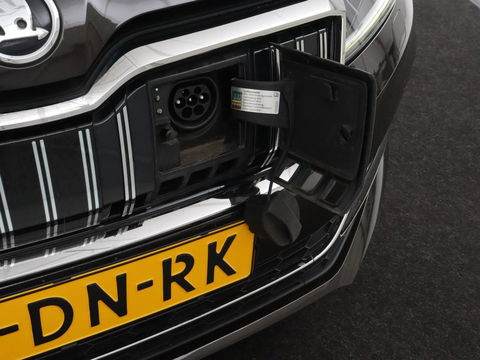 Škoda Superb 1.4 TSI iV Laurin & Klement | Leder | Trekhaak | Adaptive cruise | Stoelverwarming | Canton Sound | Virtual Cockpit | Navigatie | Memory | Achterbankverwarming | Full LED | Keyless | Carplay | PHEV