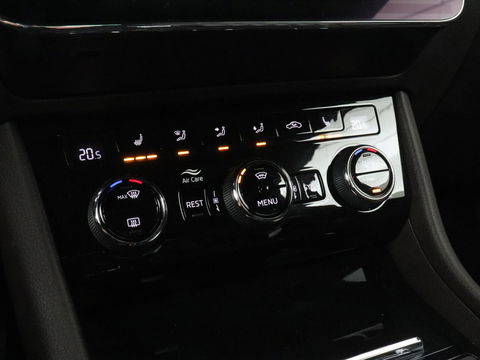 Škoda Superb 1.4 TSI iV Laurin & Klement | Leder | Trekhaak | Adaptive cruise | Stoelverwarming | Canton Sound | Virtual Cockpit | Navigatie | Memory | Achterbankverwarming | Full LED | Keyless | Carplay | PHEV