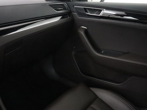 Škoda Superb 1.4 TSI iV Laurin & Klement | Leder | Trekhaak | Adaptive cruise | Stoelverwarming | Canton Sound | Virtual Cockpit | Navigatie | Memory | Achterbankverwarming | Full LED | Keyless | Carplay | PHEV