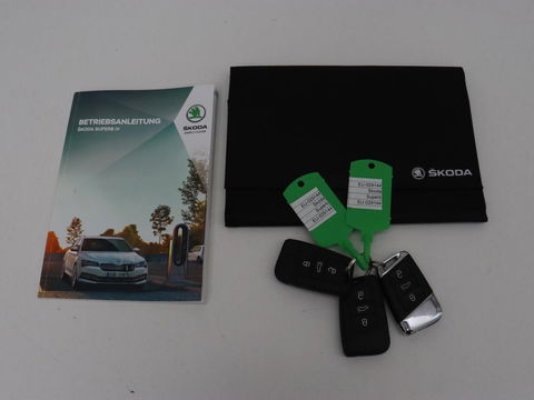 Škoda Superb 1.4 TSI iV Laurin & Klement | Leder | Trekhaak | Adaptive cruise | Stoelverwarming | Canton Sound | Virtual Cockpit | Navigatie | Memory | Achterbankverwarming | Full LED | Keyless | Carplay | PHEV