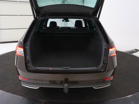 Škoda Superb 1.4 TSI iV Laurin & Klement | Leder | Trekhaak | Adaptive cruise | Stoelverwarming | Canton Sound | Virtual Cockpit | Navigatie | Memory | Achterbankverwarming | Full LED | Keyless | Carplay | PHEV