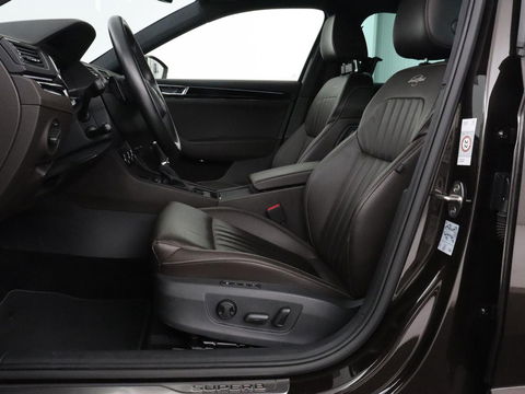 Škoda Superb 1.4 TSI iV Laurin & Klement | Leder | Trekhaak | Adaptive cruise | Stoelverwarming | Canton Sound | Virtual Cockpit | Navigatie | Memory | Achterbankverwarming | Full LED | Keyless | Carplay | PHEV