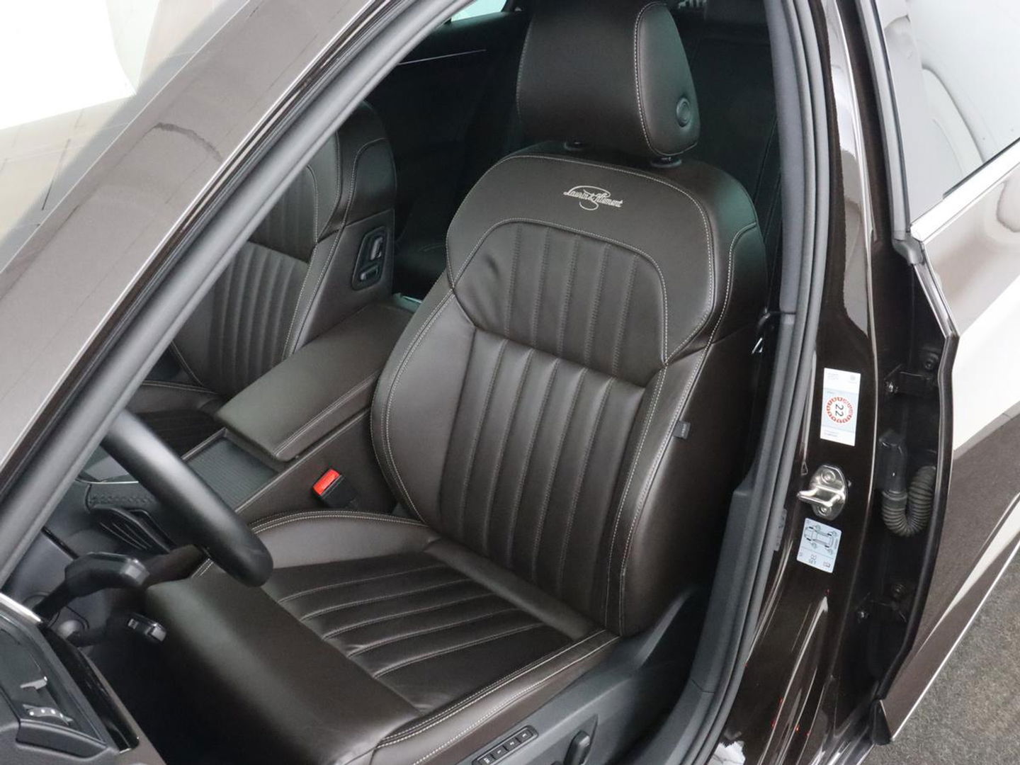 Škoda Superb 1.4 TSI iV Laurin & Klement | Leder | Trekhaak | Adaptive cruise | Stoelverwarming | Canton Sound | Virtual Cockpit | Navigatie | Memory | Achterbankverwarming | Full LED | Keyless | Carplay | PHEV