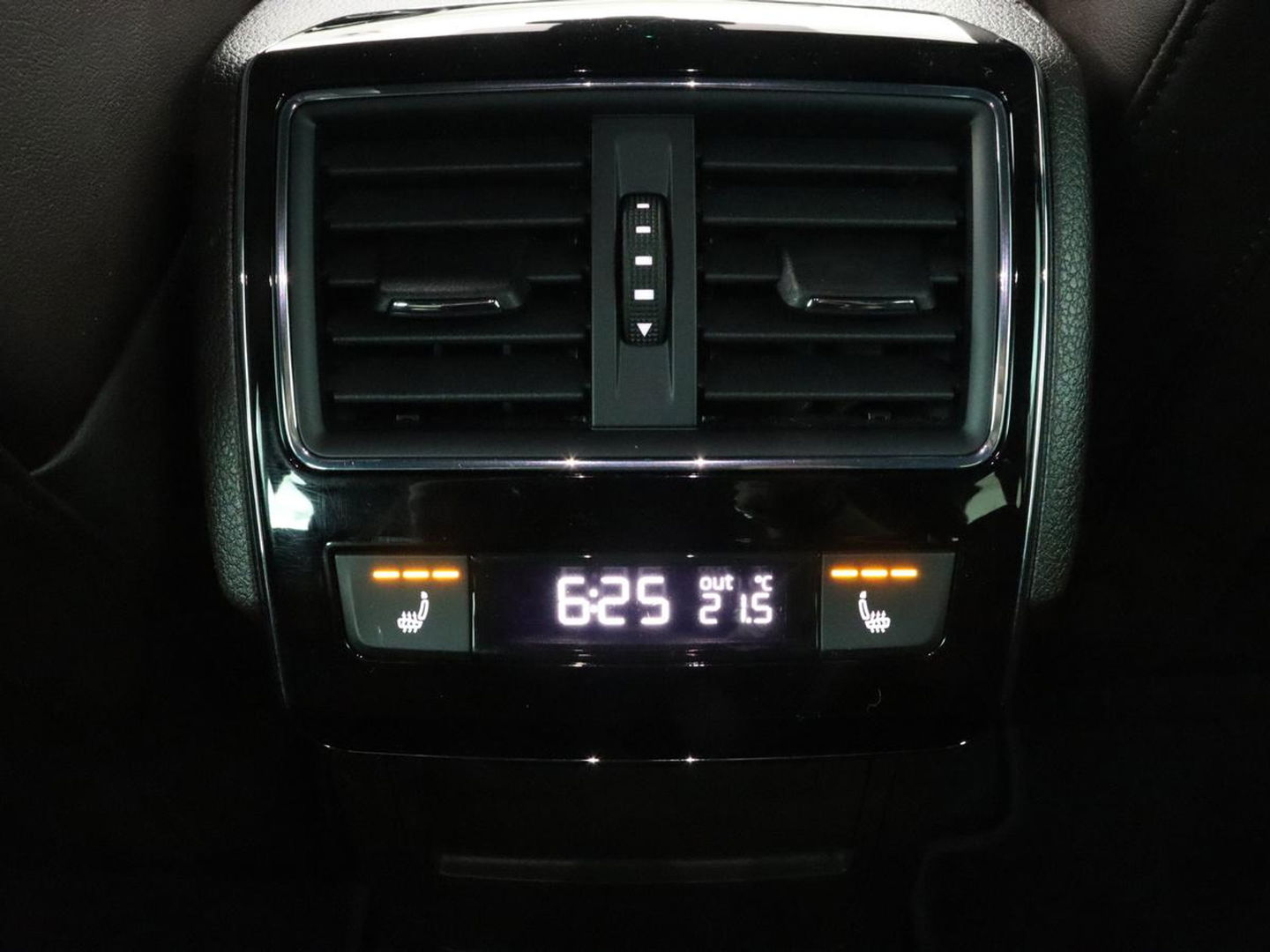 Škoda Superb 1.4 TSI iV Laurin & Klement | Leder | Trekhaak | Adaptive cruise | Stoelverwarming | Canton Sound | Virtual Cockpit | Navigatie | Memory | Achterbankverwarming | Full LED | Keyless | Carplay | PHEV