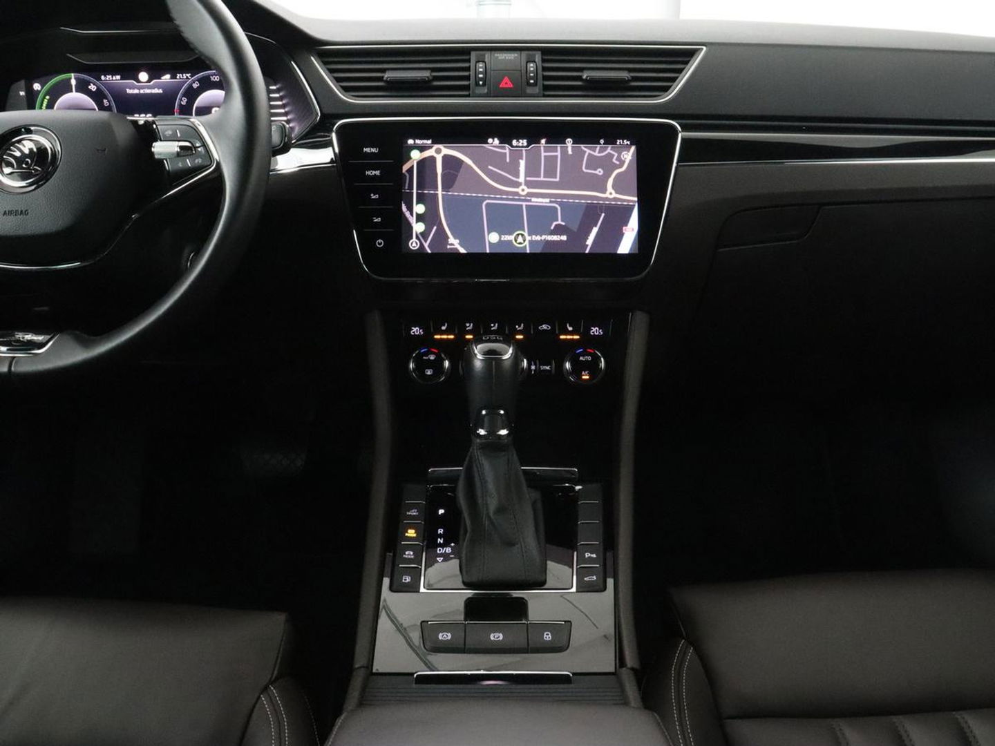 Škoda Superb 1.4 TSI iV Laurin & Klement | Leder | Trekhaak | Adaptive cruise | Stoelverwarming | Canton Sound | Virtual Cockpit | Navigatie | Memory | Achterbankverwarming | Full LED | Keyless | Carplay | PHEV