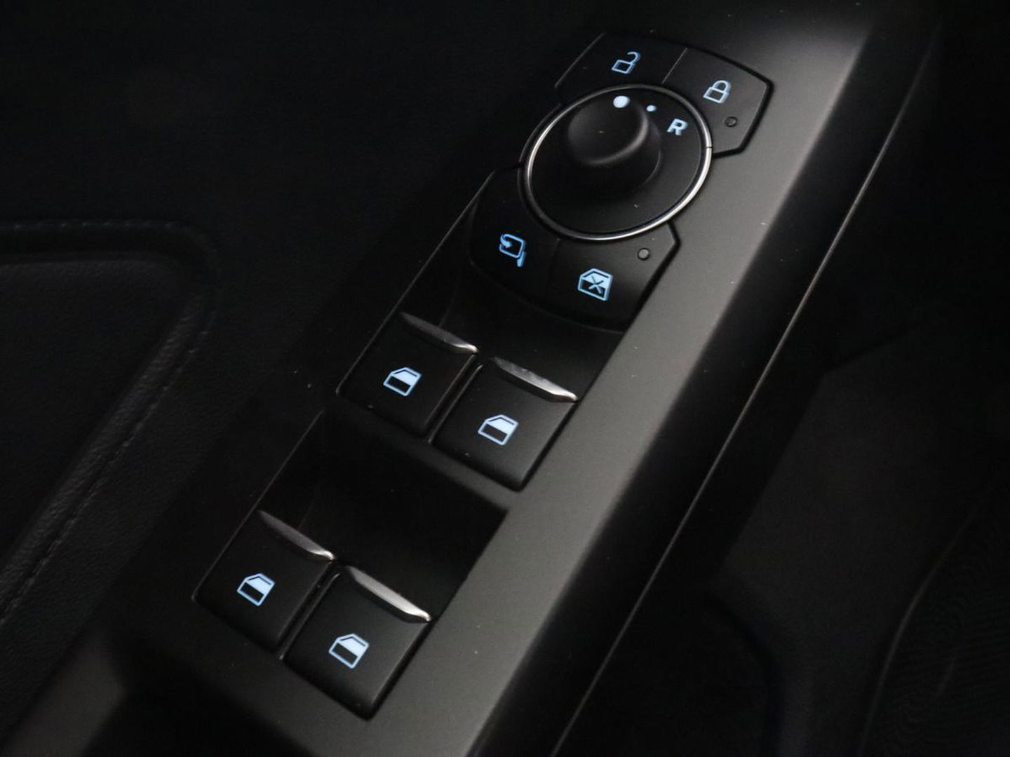 Ford Focus 1.0 EcoBoost Hybrid Titanium X | Stoel & stuurverwarming | Camera | Digital Cockpit | Carplay | Navigatie | Climate control