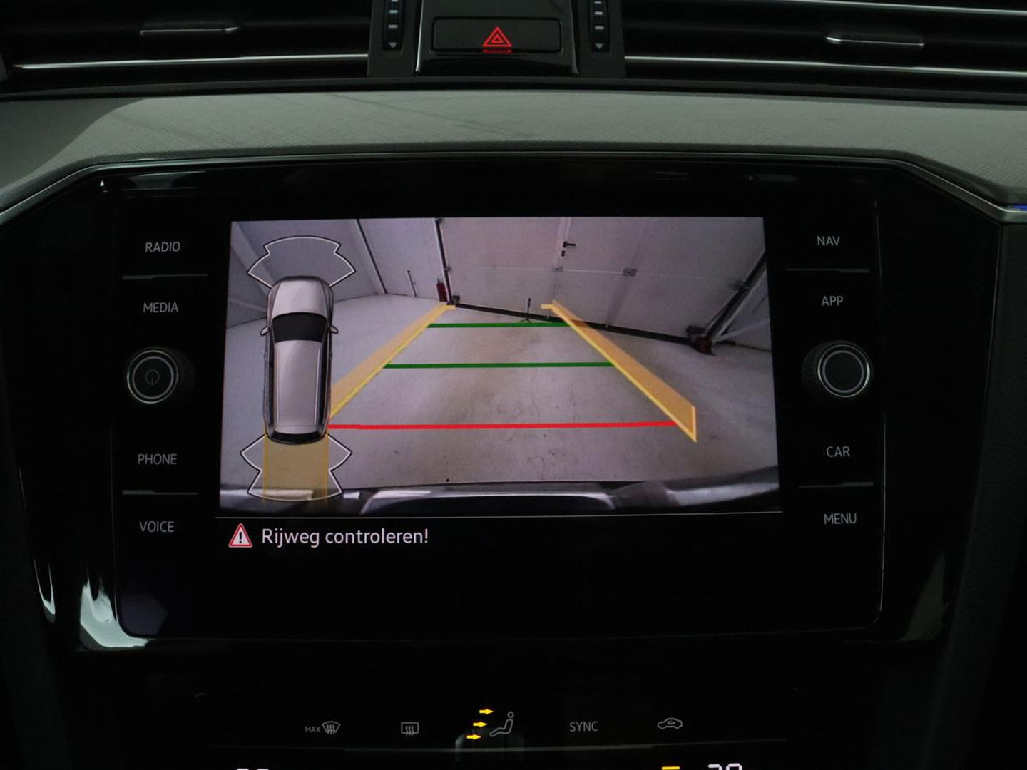 Volkswagen Passat 1.4 TSI PHEV GTE | Adaptive cruise | Camera | Matrix LED | Carplay | Navigatie | Climate control | Parkeerhulp | DAB