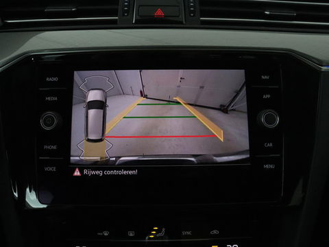Volkswagen Passat 1.4 TSI PHEV GTE | Adaptive cruise | Camera | Matrix LED | Carplay | Navigatie | Climate control | Parkeerhulp | DAB
