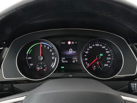 Volkswagen Passat 1.4 TSI PHEV GTE | Adaptive cruise | Camera | Matrix LED | Carplay | Navigatie | Climate control | Parkeerhulp | DAB