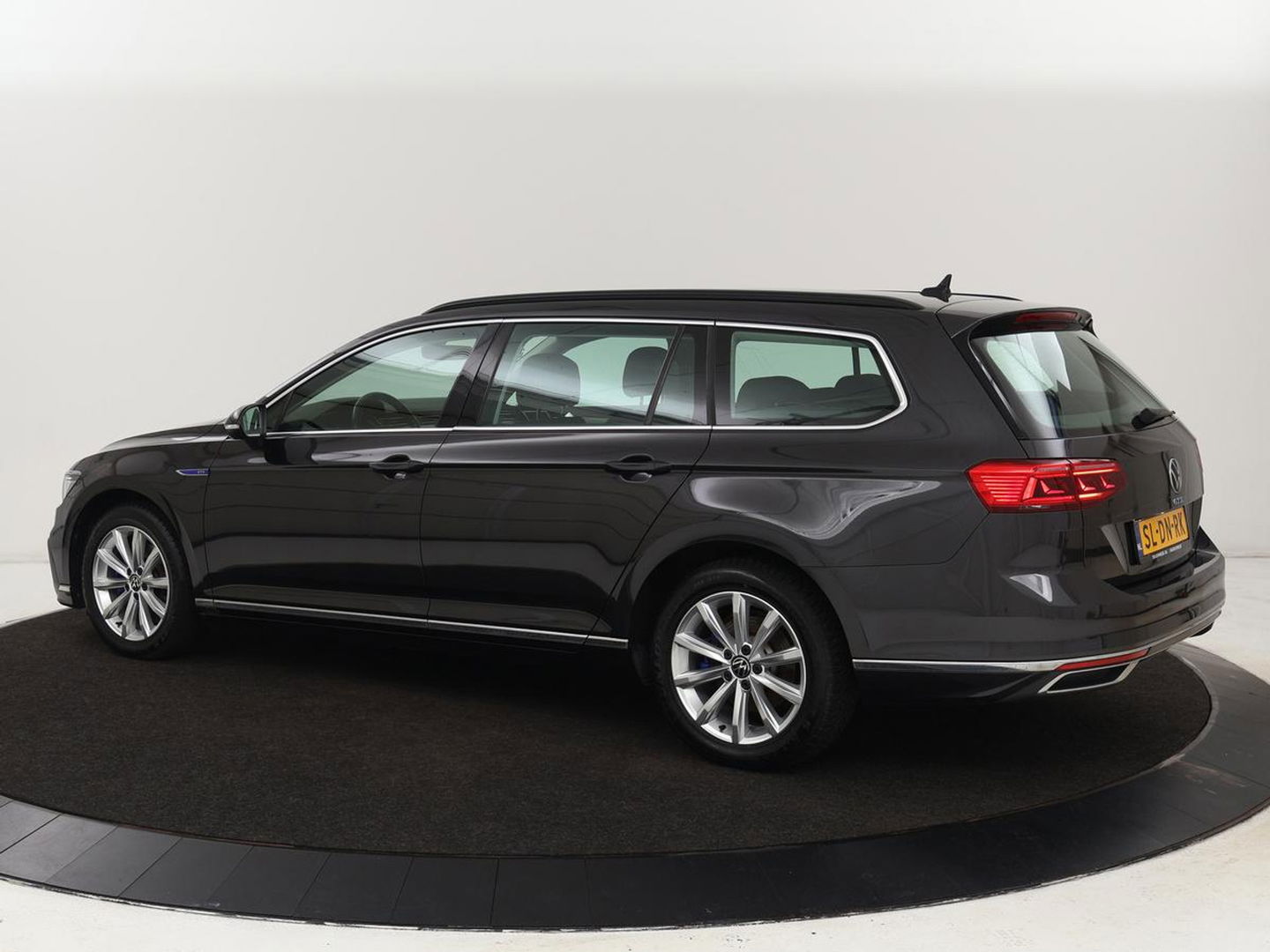 Volkswagen Passat 1.4 TSI PHEV GTE | Adaptive cruise | Camera | Matrix LED | Carplay | Navigatie | Climate control | Parkeerhulp | DAB
