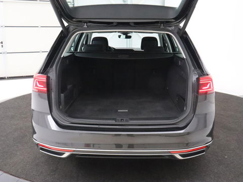 Volkswagen Passat 1.4 TSI PHEV GTE | Adaptive cruise | Camera | Matrix LED | Carplay | Navigatie | Climate control | Parkeerhulp | DAB