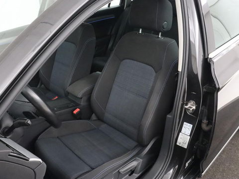 Volkswagen Passat 1.4 TSI PHEV GTE | Adaptive cruise | Camera | Matrix LED | Carplay | Navigatie | Climate control | Parkeerhulp | DAB