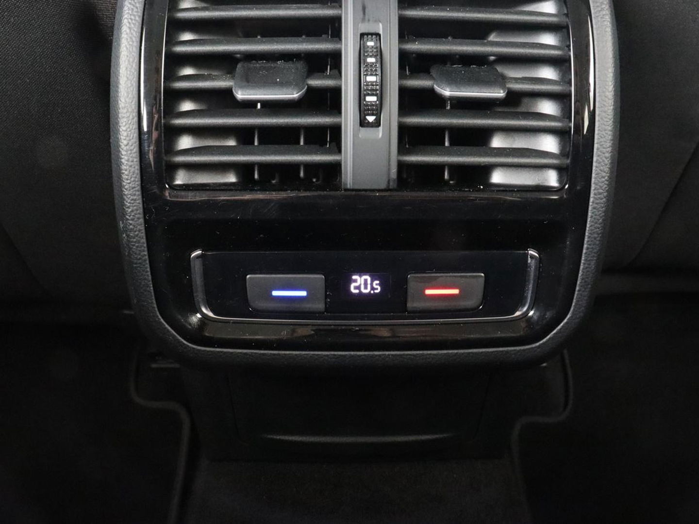 Volkswagen Passat 1.4 TSI PHEV GTE | Adaptive cruise | Camera | Matrix LED | Carplay | Navigatie | Climate control | Parkeerhulp | DAB