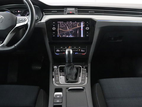 Volkswagen Passat 1.4 TSI PHEV GTE | Adaptive cruise | Camera | Matrix LED | Carplay | Navigatie | Climate control | Parkeerhulp | DAB