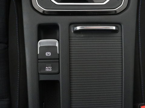 Volkswagen Passat 1.4 TSI PHEV GTE | Adaptive cruise | Camera | Matrix LED | Carplay | Navigatie | Climate control | Parkeerhulp | DAB